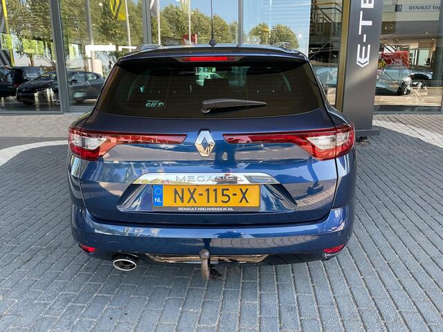 Renault MEGANE Estate 1.2 TCe Bose AUTOMAAT / AIRCONDITIONING / GLAZEN SCHUIF KANTELDAK / TREKHAAK / ELEKTRISCHE RAMEN / CRUISE CONTROL / PARKEERHULP / NAVIGATIE / AUTOMATISCHE HANDREM / SPORTSTOELEN / PARKEERSENSOREN VOOR EN ACHTER