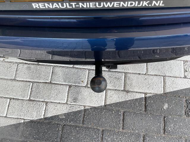 Renault MEGANE Estate 1.2 TCe Bose AUTOMAAT / AIRCONDITIONING / GLAZEN SCHUIF KANTELDAK / TREKHAAK / ELEKTRISCHE RAMEN / CRUISE CONTROL / PARKEERHULP / NAVIGATIE / AUTOMATISCHE HANDREM / SPORTSTOELEN / PARKEERSENSOREN VOOR EN ACHTER