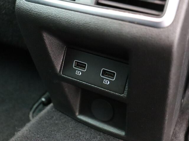 Renault MEGANE Estate 1.3 TCe 140 Techno | Achteruitrijcamera | Parkeersensoren voor en achter | Cruise control | 1700 KG Trekgewicht |