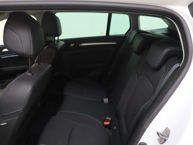 Renault MEGANE Estate 1.3 TCe 140 Techno AUTOMAAT | Navigatie | Parkeersensoren & Camera | | LM Velgen| Stoelverwarming |