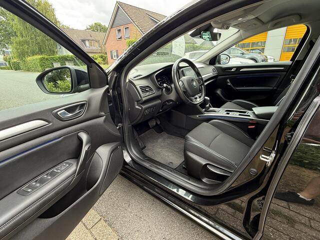 Renault MEGANE Estate 1.6 E-Tech Plug-In Hybrid 160 Intens