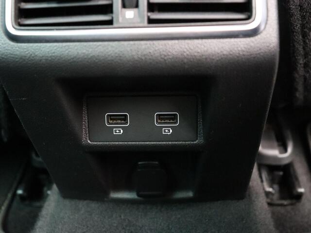 Renault MEGANE Estate 1.6 E-Tech Plug-In Hybrid 160 R.S. Line | Stoelverwarming | Achteruitrijcamera | Parkeersensoren voor/achter | Climate control | Headup display | BOSE audio |