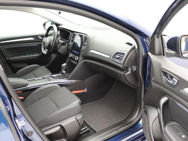 Renault MEGANE Estate 1.6 E-Tech Plug-In Hybrid 160 Intens Camera /navi