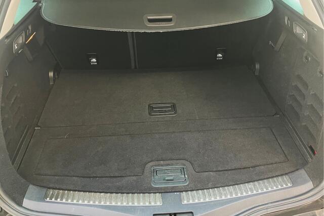 Renault MEGANE Estate 1.3 TCe 160pk Bose ACC LED HUD TREKHAAK 77847KM!