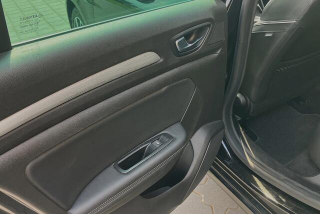 Renault MEGANE Estate 1.3 TCe 160pk Bose ACC LED HUD TREKHAAK 77847KM!