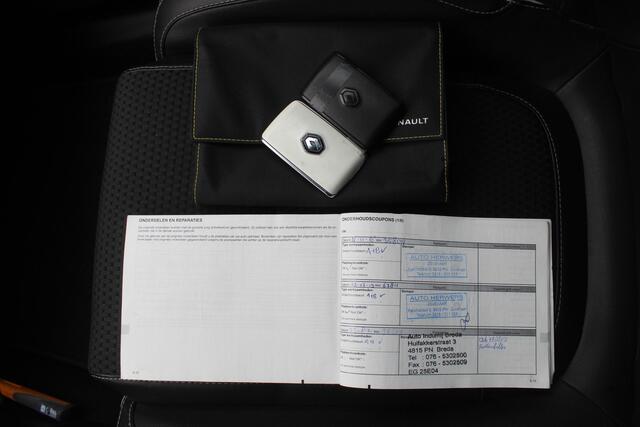 Renault MEGANE Estate 1.5 dCi Bose Navigatie/Achteruitrijcamera/Parkeersensoren rondom/Dodehoek detectie/Park assist/Climate control/Cruise control/Trekhaak/Bluetooth/17'' Lichtmetalen velgen.