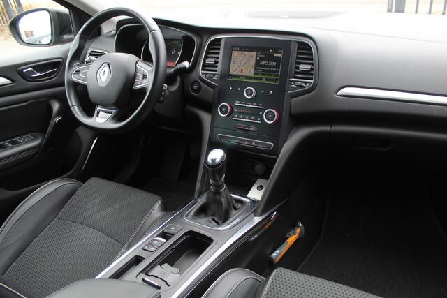 Renault MEGANE Estate 1.5 dCi Bose Navigatie/Achteruitrijcamera/Parkeersensoren rondom/Dodehoek detectie/Park assist/Climate control/Cruise control/Trekhaak/Bluetooth/17'' Lichtmetalen velgen.