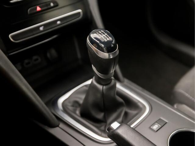 Renault MEGANE Estate 1.3 TCe Sport (APPLE CARPLAY, VIRTUAL COCKPIT, NAVIGATIE, CLIMATE, CAMERA, TREKHAAK, SPORTSTOELEN, PARKEERSENSOREN, KEYLESS, LED KOPLAMPEN, NIEUWSTAAT)