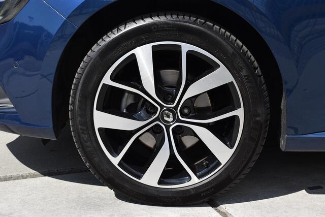 Renault MEGANE Estate TCe 140 Bose | TREKHAAK | CAMERA | STOELVERWARMING | NAVI | CRUISE CONTROL | CLIMATE CONTROL | PDC | LMV
