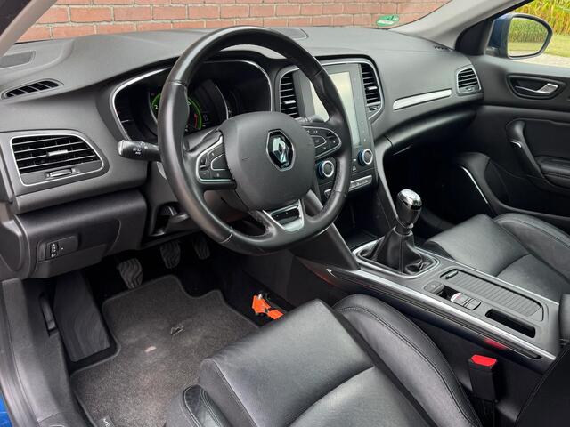 Renault MEGANE Estate 1.2 Bose | NL-AUTO! | PANO! | LEDER!