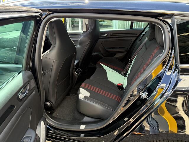 Renault MEGANE Estate 1.6 Plug-In Hybrid 160PK R.S. Line | NAP | Bose Audio | Elektrische glazen shuif-kantel dak | Heads-up display | DAB | Achteruitrijcamera | LED | 18'' lichtmetaal |