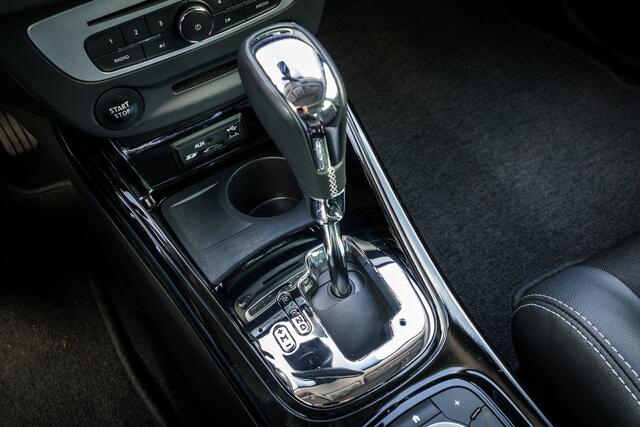 Renault MEGANE Estate 1.2 TCe Bose | Automaat | Schuifdak | Nw ketting | Cruise | Navi | PDC | Camera