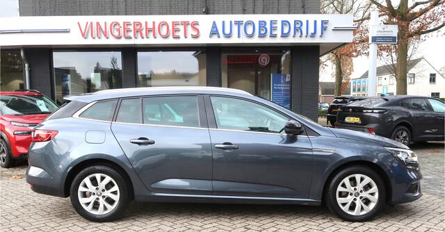 Renault MEGANE Estate 1.3 TCe Limited 115 Pk Benzine * Navigatie * Trekhaak * Vierseizoenenbanden * Climate & Cruise Control * Keyless Entry & Start * Vingerhoets; Vierde Generatie Eersteklas Service !
