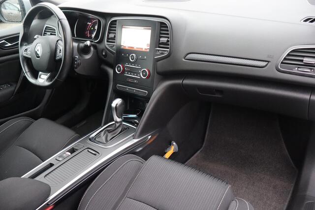 Renault MEGANE Estate 1.5 dCi Limited Navigatie, Trekhaak, Climate control, Cruise control, Lichtmetalen wielen