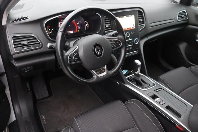 Renault MEGANE Estate 1.5 dCi Limited Navigatie, Trekhaak, Climate control, Cruise control, Lichtmetalen wielen