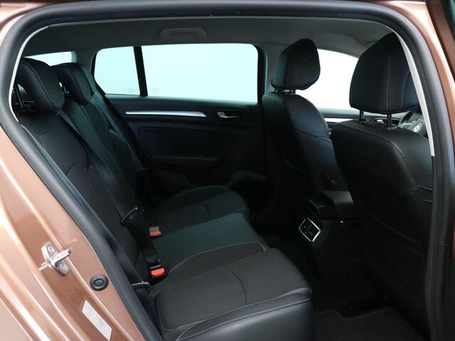 Renault MEGANE Estate 1.6 E-Tech Plug-In Hybrid 160 Intens | Trekhaak | Stoelverwarming |