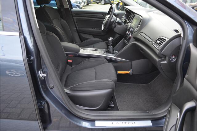 Renault MEGANE Estate 1.5 dCi Eco2 Limited Clima Navi Carplay Led Trekhaak Lmv Cruise Control
