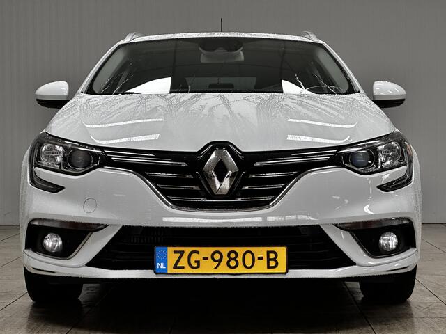 Renault MEGANE Estate 1.3 TCe Bose/ Groot Navi/ Lane-Assist./ 17'' LMV/ Camera/ Extra getint glas/ Keyless/ Half-Leder/ Grootlicht Assist./ Ambient Light/ PDC V+A/ Apple + Android/ DAB+/ Multi. LEDER. Stuur/.