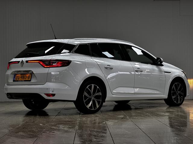 Renault MEGANE Estate 1.3 TCe Bose/ Groot Navi/ Lane-Assist./ 17'' LMV/ Camera/ Extra getint glas/ Keyless/ Half-Leder/ Grootlicht Assist./ Ambient Light/ PDC V+A/ Apple + Android/ DAB+/ Multi. LEDER. Stuur/.
