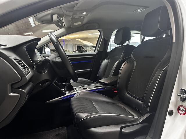 Renault MEGANE Estate 1.3 TCe Bose/ Groot Navi/ Lane-Assist./ 17'' LMV/ Camera/ Extra getint glas/ Keyless/ Half-Leder/ Grootlicht Assist./ Ambient Light/ PDC V+A/ Apple + Android/ DAB+/ Multi. LEDER. Stuur/.