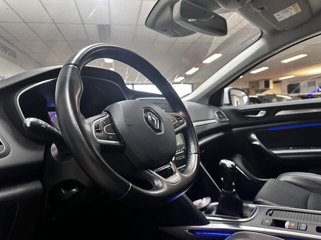 Renault MEGANE Estate 1.3 TCe Bose/ Groot Navi/ Lane-Assist./ 17'' LMV/ Camera/ Extra getint glas/ Keyless/ Half-Leder/ Grootlicht Assist./ Ambient Light/ PDC V+A/ Apple + Android/ DAB+/ Multi. LEDER. Stuur/.