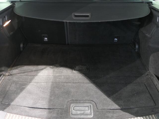 Renault MEGANE Estate 1.3 TCe Intens Trekhaak - Sensor v+a - Cruise - Navi