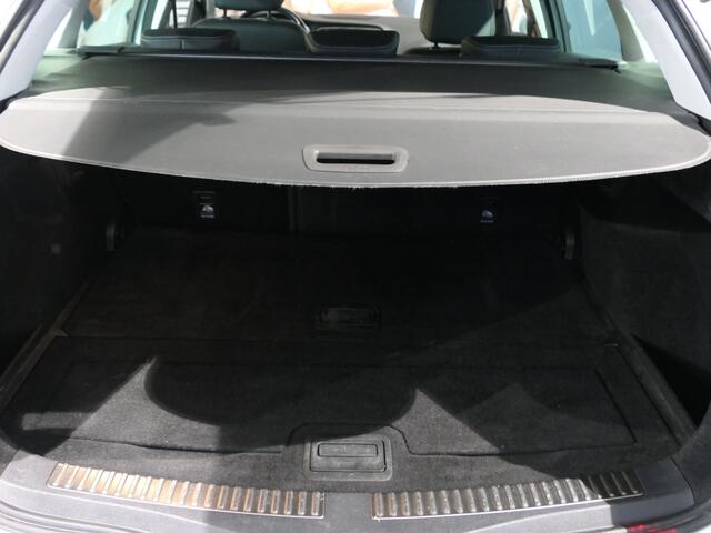 Renault MEGANE Estate 1.3 TCe Intens Trekhaak - Sensor v+a - Cruise - Navi