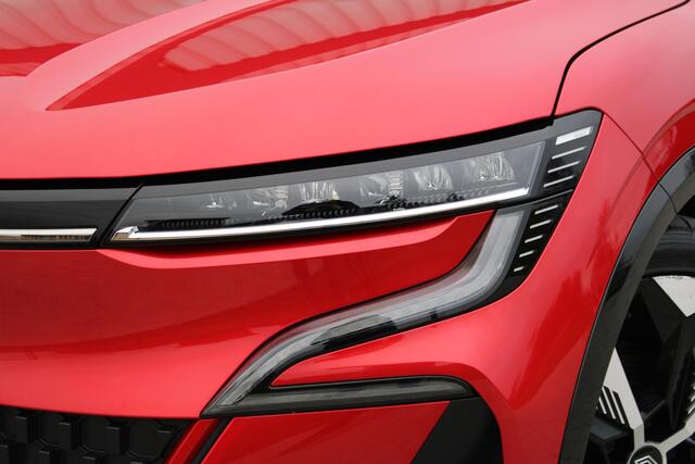 Renault MEGANE E-Tech EV60 Optimum Charge Techno | Incl. 12 maanden garantie | Trekhaak | Apple carplay/Android auto | Parkeercamera | Stoel/stuurverwarming | Climate control | Navigatie |