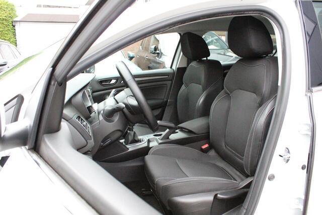 Renault MEGANE Estate 1.0 TCe Zen | DAB-RADIO | CRUISE | PDC-V/A | NAVIGATIE | LED-KOPLAMPEN | TREKHAAK |