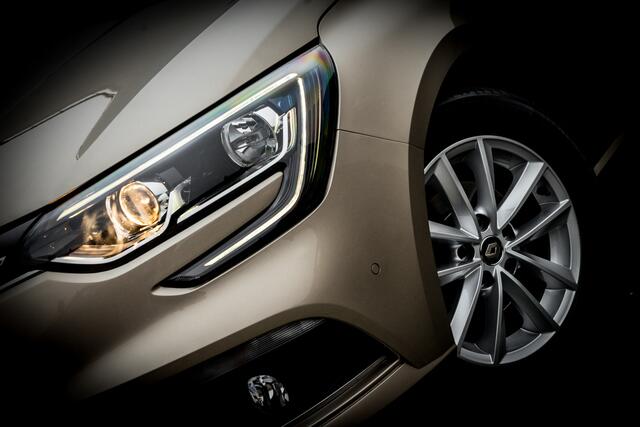 Renault MEGANE Estate 1.2 101 PK TCe Limited | Clima | Navi | Cruise | | Trekhaak | Pdc | Metallic | Led |