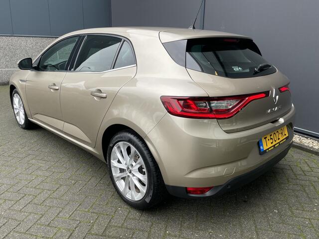Renault MEGANE 1.5 dCi Bose Airco - Cruise control - Parkeersensoren voor en achter - Navigatiesysteem - Keyless entry - Mistlampen voor - Bluetooth - Rijstrooksensor - Stuurmultifunctioneel - Elektrische ramen voor en - Zeer weinig kilometers
