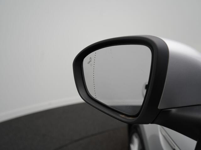 Renault MEGANE Estate TCe 130 EDC Limited - RIJKLAARPRIJS - Automaat - Achteruitrijcamera - Cruise Control - Trekhaak - Dealeronderhouden