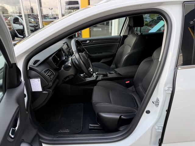 Renault MEGANE Estate 1.5 dCi Limited | NAP | Trekhaak | Key-less | Navigatie | Riem vv 2025 | Parkeersensoren | Climate Control |