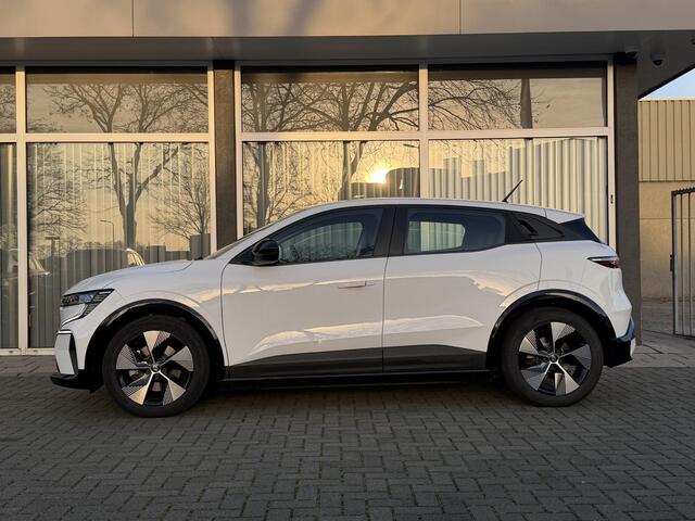 Renault MEGANE E-Tech EV60 Optimum Charge Equilibre 218PK Automaat Navigatie, Achteruitrijcamera, Keyless, Stoel & Stuurwielverwarming, Parkeersensoren Achter