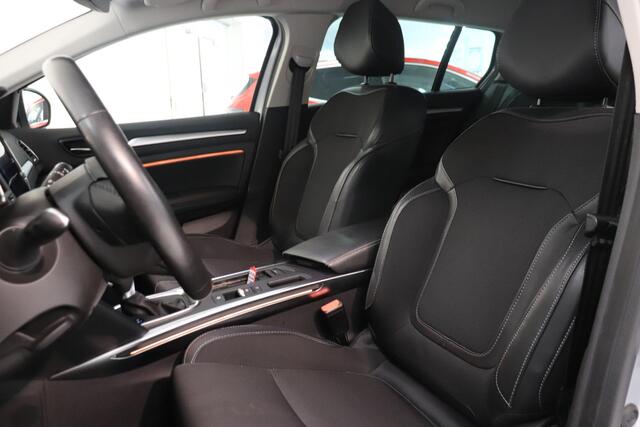 Renault MEGANE Estate 1.3 TCe 140 Techno | Camera | Stoelverwarming | Trekhaak | All Season banden | Navigatie | Climate control |