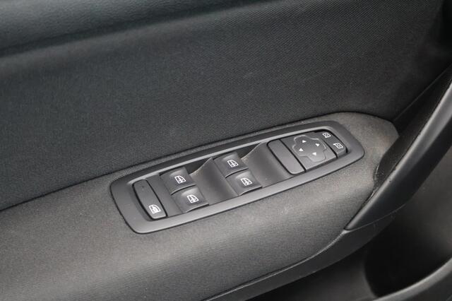 Renault MEGANE Estate 1.3 TCe140 Equilibre | Navigatie | LED | Parkeersensoren