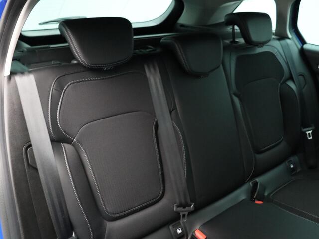 Renault MEGANE Estate TCe 140pk Techno | Dode hoek | Achteruitrij camera | Clima | Navigatie | Stoel en stuurwiel verwarming | LED.