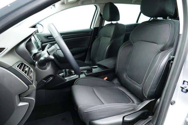 Renault MEGANE Estate 1.3 140pk TCe Limited. Navi, Clima, Cruise, Carplay/Android, Haak 1700kg