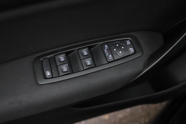 Renault MEGANE Estate 1.3 TCe Limited Navigatie Carplay Android Parkeersensor