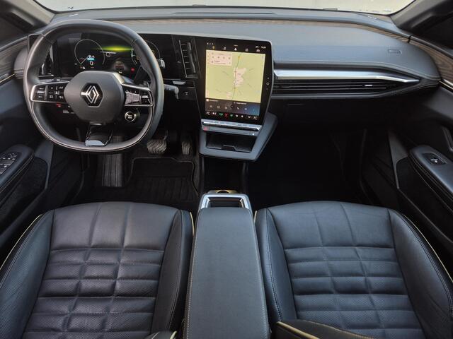 Renault MEGANE E-Tech EV60 Optimum Charge Iconic Automaat / Dealer onderhouden / Trekhaak / Pack Advanced Drive Assist / Elektrische stoelen / Massage functie / Actieradius 470 km / CCS snelladen / Stuur en Stoel verwarming /