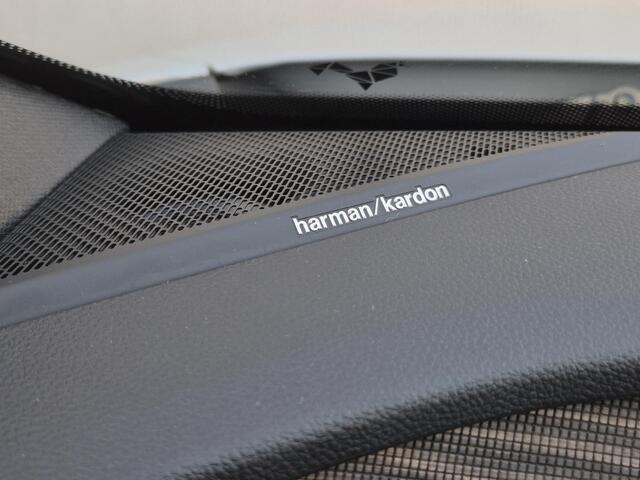 Renault MEGANE E-Tech EV60 Optimum Charge Iconic Automaat / Dealer onderhouden / Trekhaak / Pack Advanced Drive Assist / Elektrische stoelen / Massage functie / Actieradius 470 km / CCS snelladen / Stuur en Stoel verwarming /