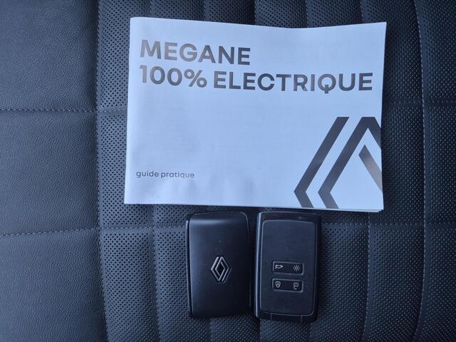 Renault MEGANE E-Tech EV60 Optimum Charge Iconic Automaat / Dealer onderhouden / Trekhaak / Pack Advanced Drive Assist / Elektrische stoelen / Massage functie / Actieradius 470 km / CCS snelladen / Stuur en Stoel verwarming /