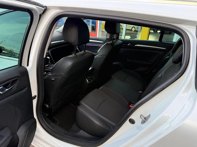 Renault MEGANE Estate 1.3 TCe 140 Techno | Trekhaak | NAP | Navigatie | Achteruitrijcamera | DAB | Key-less | Climate Control | LED | Dodehoek detectie |