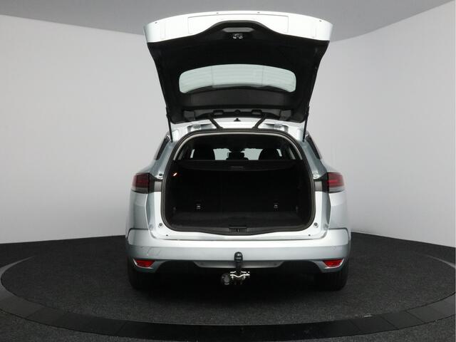 Renault MEGANE Estate 1.3 TCe 140 Equilibre | Navigatie | Trekhaak | 1.700kg trekgewicht