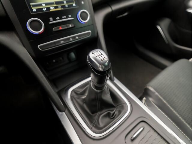 Renault MEGANE Estate 1.2 TCe Bose Sport (APPLE CARPLAY, GROOT NAVI, BOSE AUDIO, LEDER, CAMERA, KEYLESS, SFEERVERLICHTING, SPORTSTOELEN, TREKHAAK, GETINT GLAS, LM VELGEN, NIEUWSTAAT)