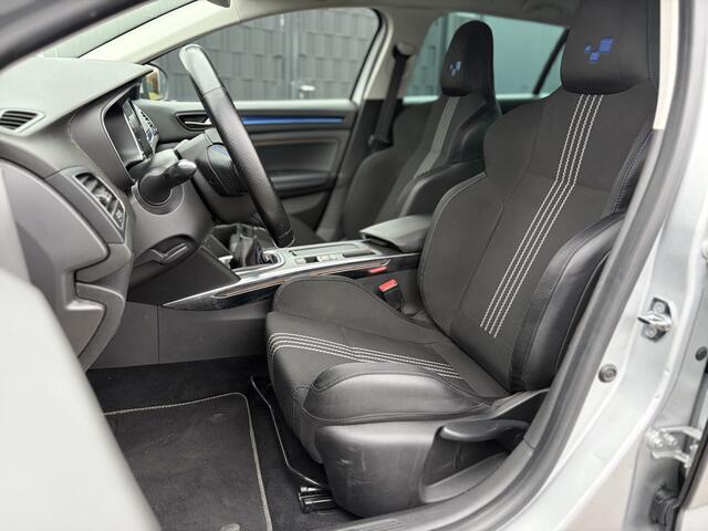 Renault MEGANE Estate 1.2 TCe GT-Line 132pk | Apple Carplay/Android Auto | Achteruitrijcamera | Bluetooth | Cruise Control | LED koplampen | Navigatiesysteem full map | Parkeersensor voor en achter | Trekhaak | Dealer onderhouden!