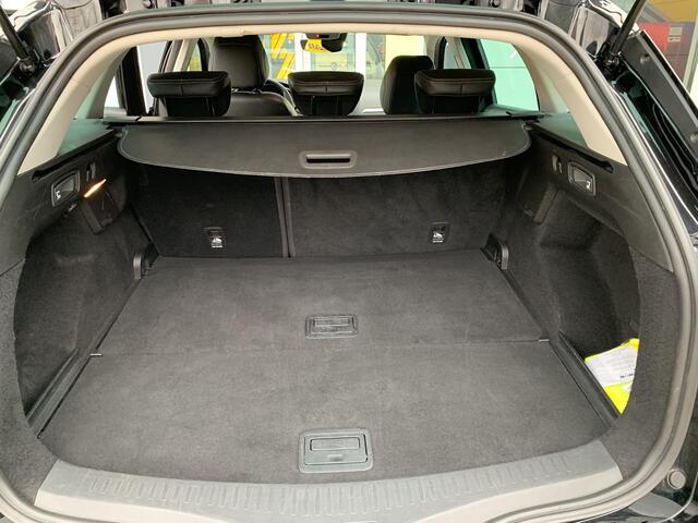 Renault MEGANE Estate 1.3 TCe 140 Techno | Trekhaak | Dodehoekdetectie | Lane assist