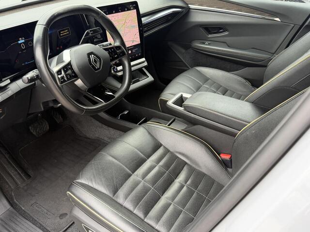 Renault MEGANE E-Tech EV60 Optimum Charge 220 Iconic / SOH 93% / Warmtepomp / Camera Binnenspiegel / 360 Camera / Navigatie / Carplay / Clima / Two Tone / 20" lm