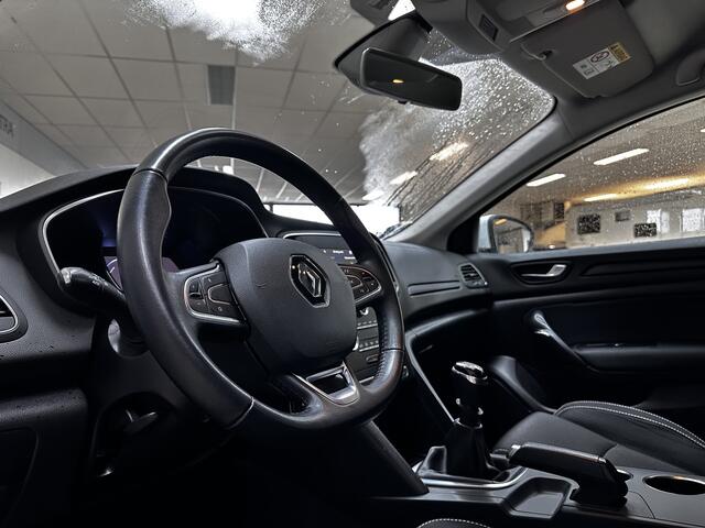 Renault MEGANE Estate 1.3 TCe Zen/ Apple + Android/ DAB+/ Navi/ Clima/ Cruise/ Elek. pakket/ Isofix/ Bluetooth/ Armsteun/ Multi. LEDER. Stuur/ Mistl./ PDC V+A/ Chroom/ Dakrails.