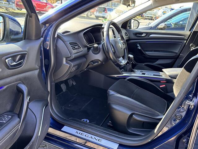 Renault MEGANE Estate 1.2 TCe Intense GROOTNAVI/18INCH/HALFLEDER/STOELVERWARMING